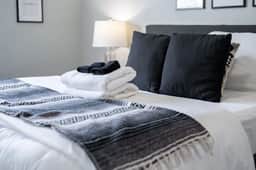 Downtown Indianapolis Gem-sleeps 14!