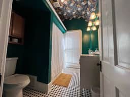 Historic Talbott Street Home-Hot Tub and Fire Pit!