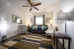 One Bedroom East Street-Close to Lucas Oil!
