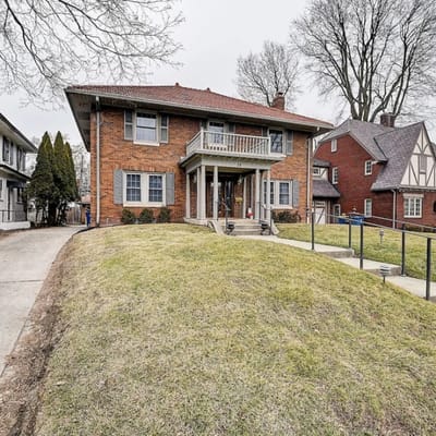Sleeps 11- Rooftop Balcony and Pet Friendly!