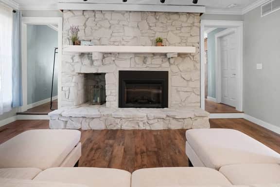 Avon Farmhouse-Sleeps 14 Game Room, Hot Tub, Pond!