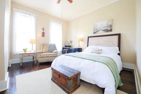 Charming 1800's Tiny Cottage | Walk to Lucas Oil!