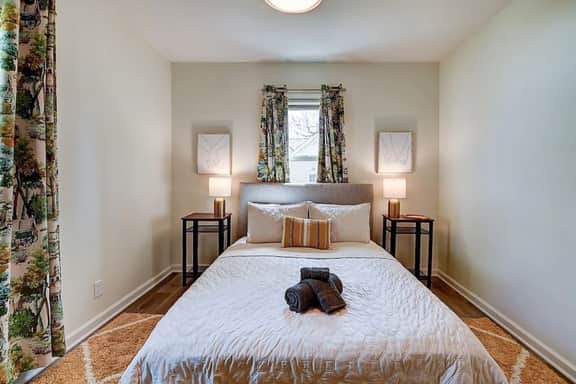 Cute-Downtown Getaway!