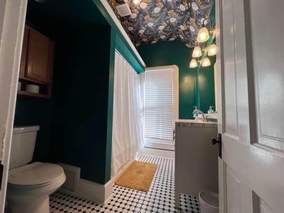 Historic Talbott Street Home-Hot Tub and Fire Pit!