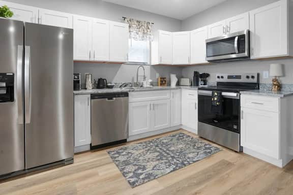 Luxe Downtown Townhome-Sleeps 6 Brand New Build!