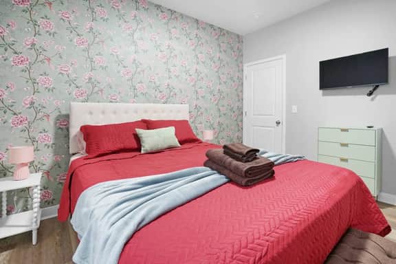 Luxe Downtown Townhome-Sleeps 6 Brand New Build!