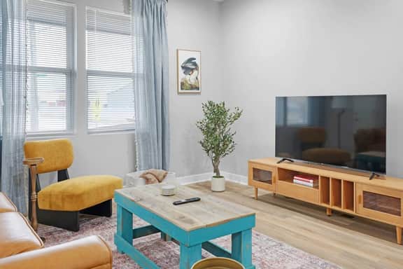 Luxe Downtown Townhome-Sleeps 6 Brand New Build!