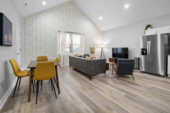 Luxe Downtown Townhome-Sleeps 6 Brand New Build!
