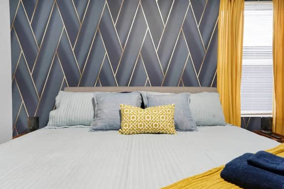 Luxe Downtown Townhome-Sleeps 6 Brand New Build!