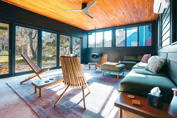 Mid-Century Modern Dream-Sleeps 6!