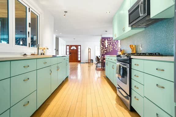 Mid-Century Modern Dream-Sleeps 6!