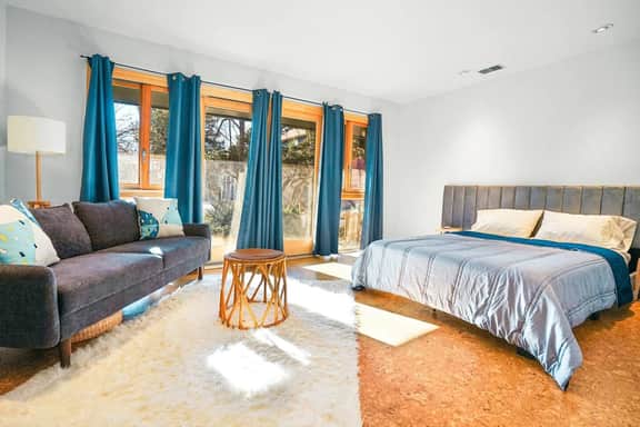 Mid-Century Modern Dream-Sleeps 6!