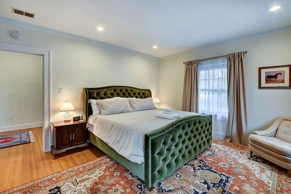 Sleeps 11- Rooftop Balcony and Pet Friendly!