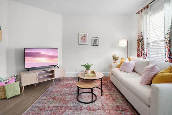 Townhome Sleeps 8, Pet Friendly!