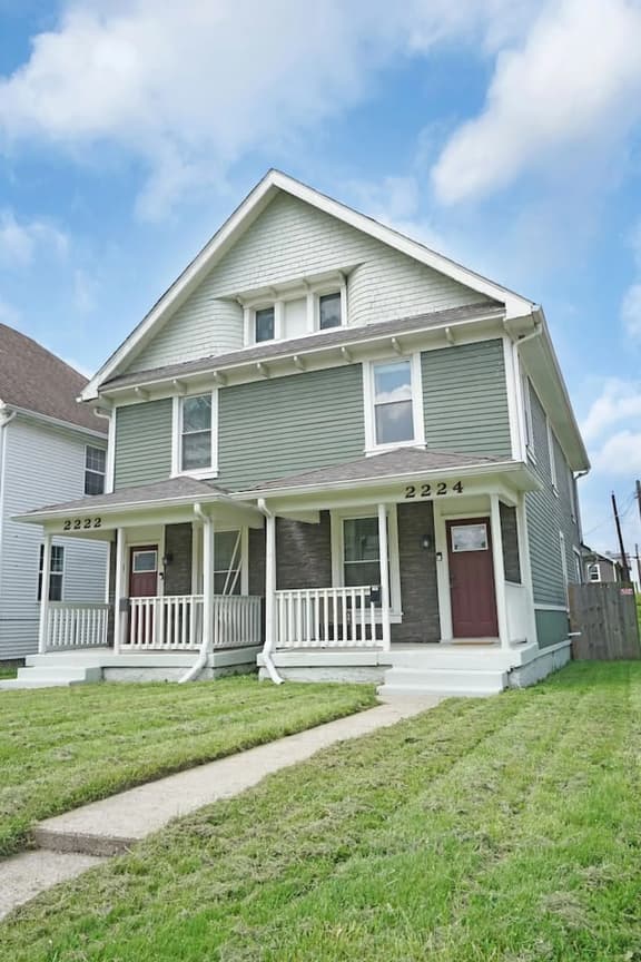 Duplex Sleeps 8, Pet Friendly!