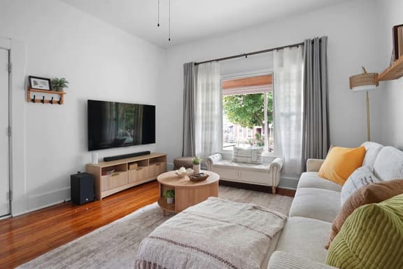 5 min from Lucas Oil, Sleeps 6- Bates Hendricks!