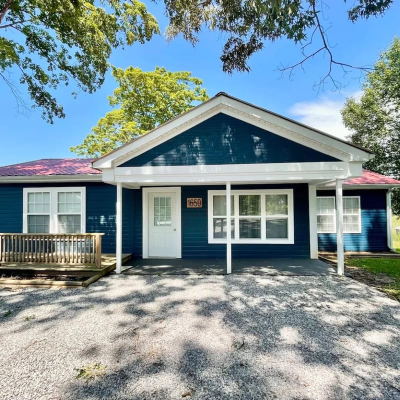 Wolf River Getaway-close to dock